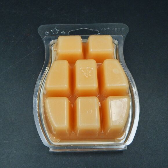 Scentsy Snowberry Wax Bar 3.2 Fl Oz. Melts Cubes - Picture 3 of 3